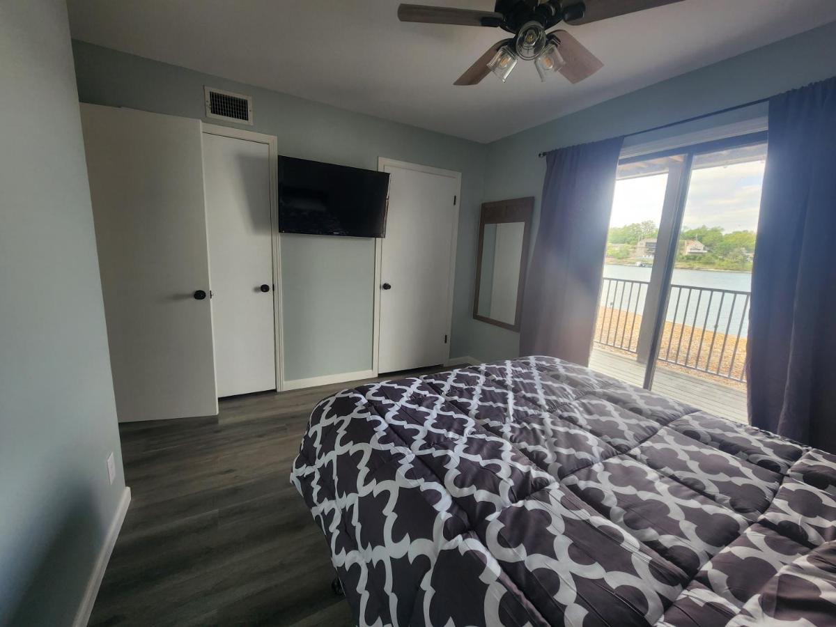 Lakefront Condo With A View Osage Beach Luaran gambar