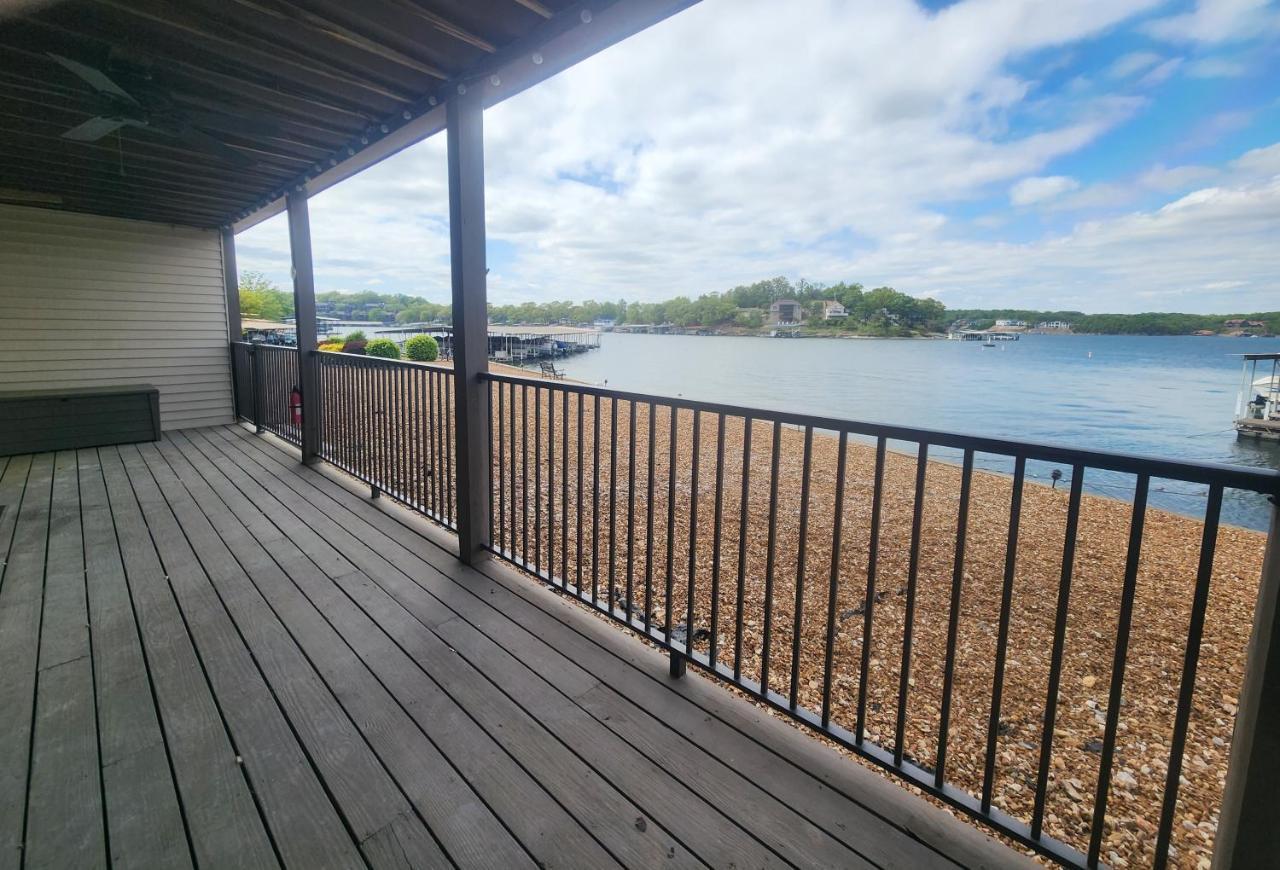Lakefront Condo With A View Osage Beach Luaran gambar