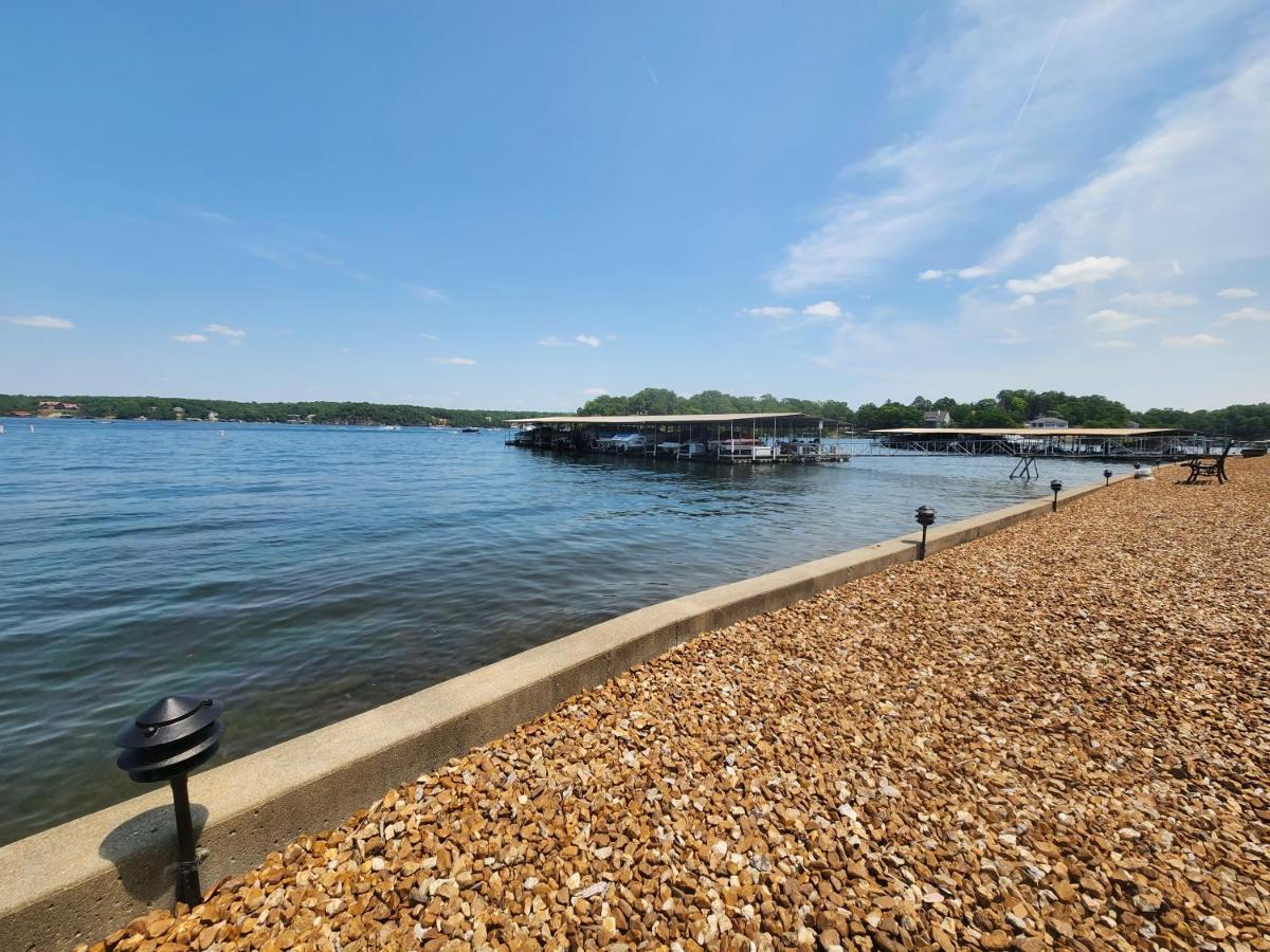 Lakefront Condo With A View Osage Beach Luaran gambar