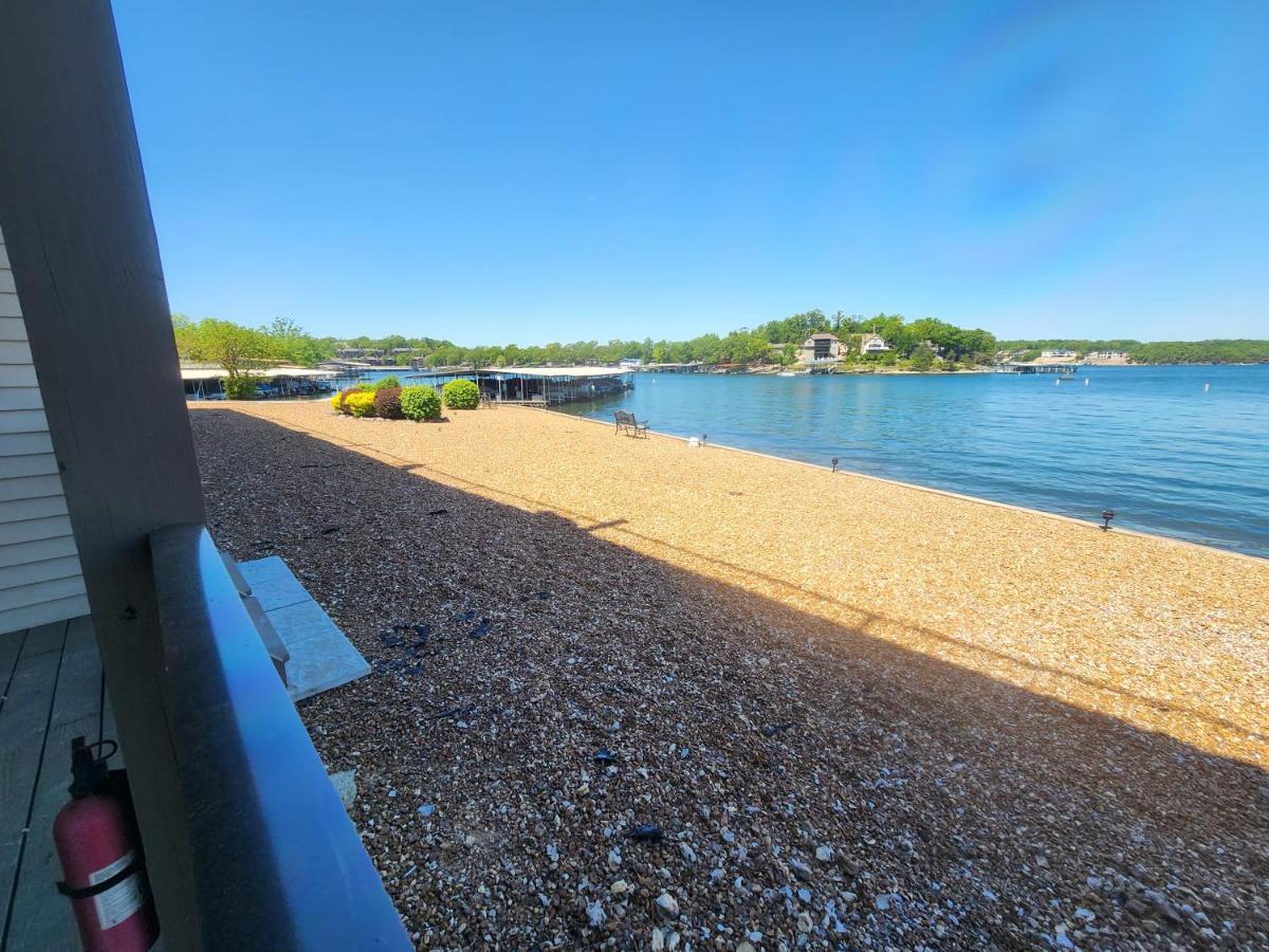Lakefront Condo With A View Osage Beach Luaran gambar