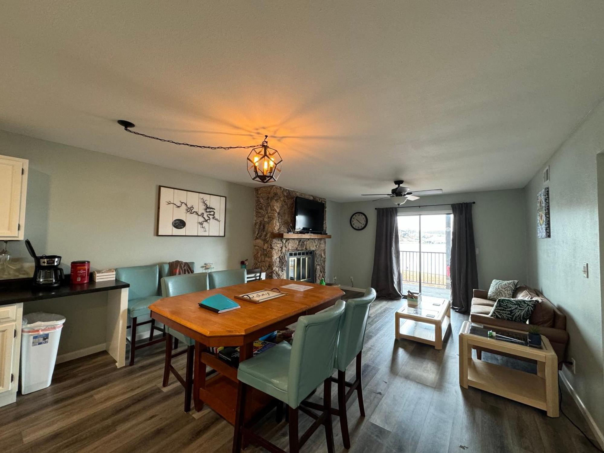 Lakefront Condo With A View Osage Beach Luaran gambar