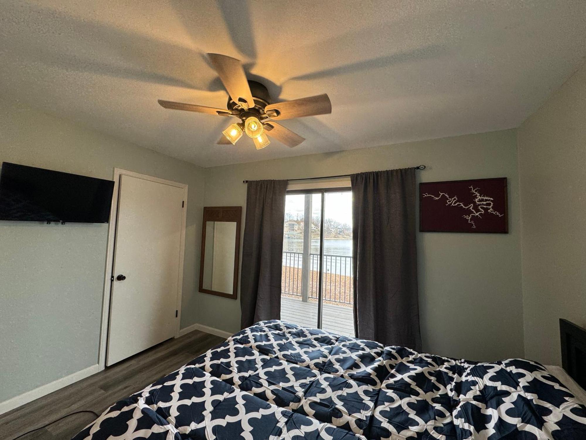 Lakefront Condo With A View Osage Beach Luaran gambar