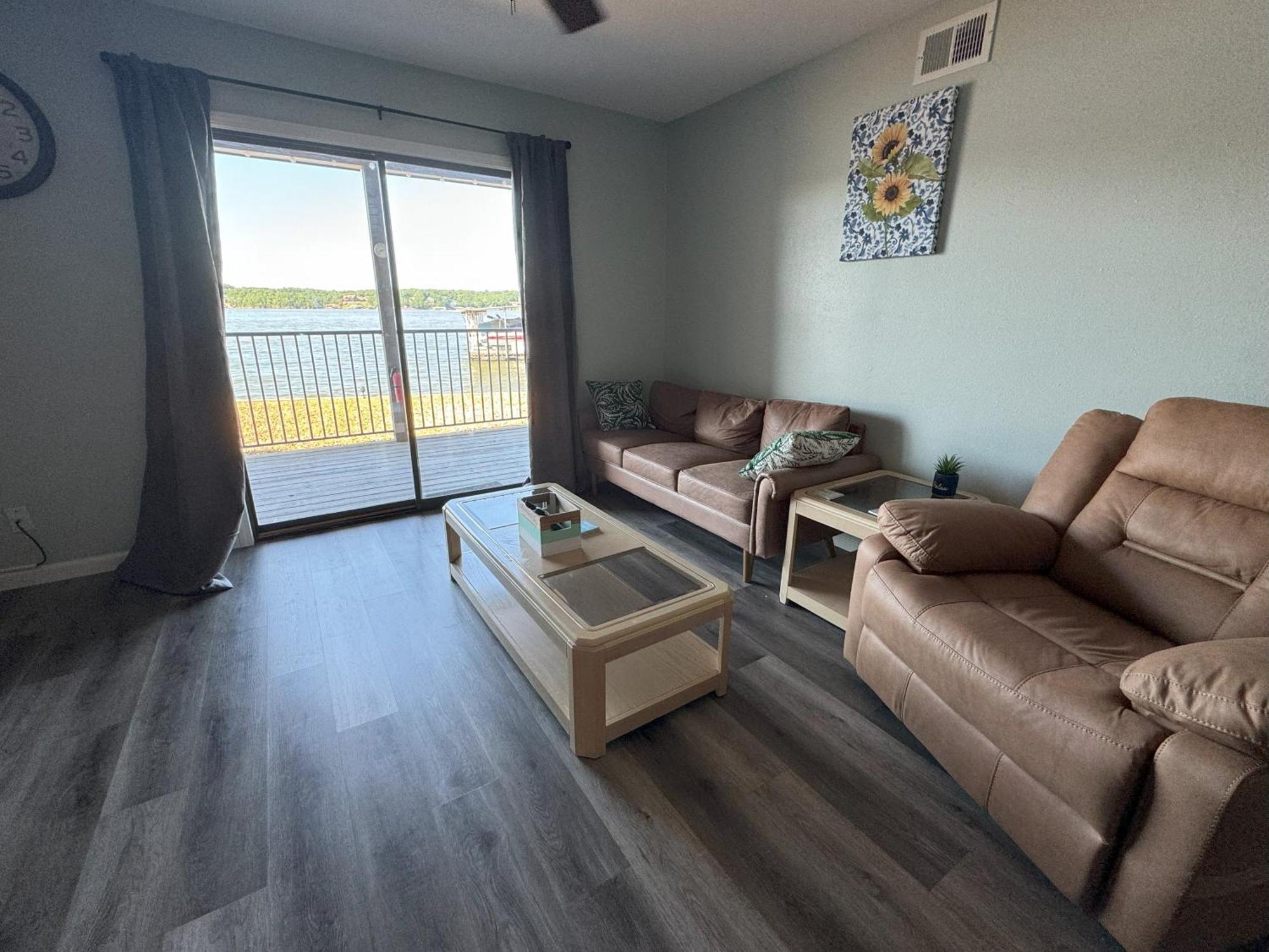 Lakefront Condo With A View Osage Beach Luaran gambar